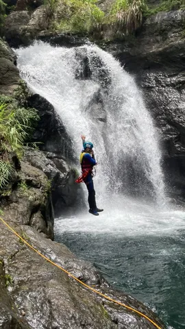 寶里苦溪溯溪｜北橫深山裡滑水跳水垂降（第 5 張，共 7 張）