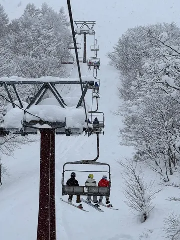 月光小米酒海外滑雪團｜赤倉溫泉滑雪與尾牙紅包決鬥（第 11 張，共 17 張）